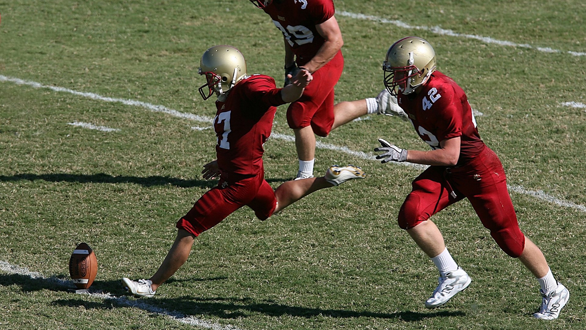 广州队主场获胜，取得胜利保持不败纪录，足球广州队主场在哪里
